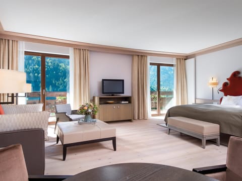 Comfort Double Room, 1 King Bed, Non Smoking | 1 bedroom, hypo-allergenic bedding, down comforters, free minibar