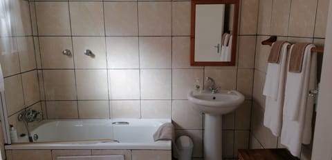 Standard Twin Room, 1 Queen Bed | Bathroom | Shower, free toiletries, towels, soap