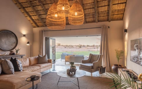 Family Suite, 2 Bedrooms, Kitchen | Living area