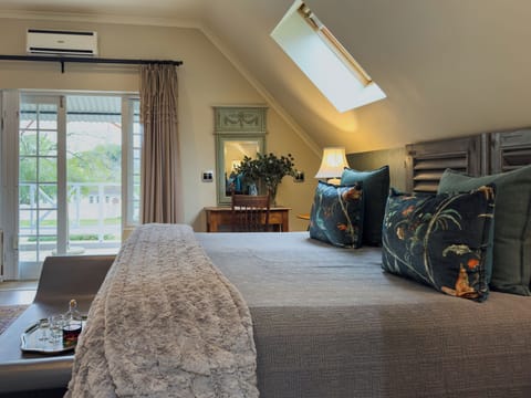 Room with a View | Premium bedding, pillowtop beds, minibar, in-room safe