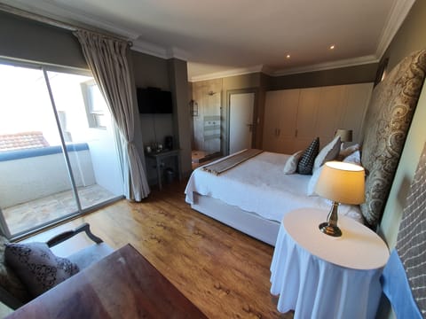 Double Room - King Room | Egyptian cotton sheets, premium bedding, Select Comfort beds