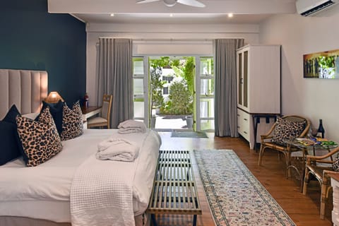 Garden (King Room) | Minibar, in-room safe, individually decorated, individually furnished