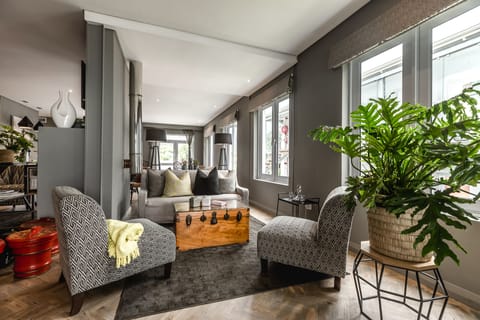 Check-in/check-out kiosk