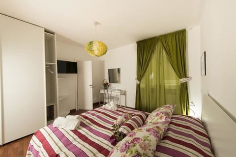 Double Room | Desk, free WiFi, bed sheets