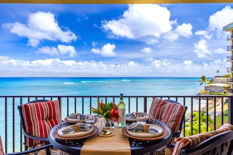 Lanai - Relax on the Large Oceanfront Lanai