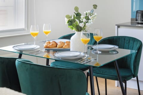 City Apartment, 1 Double Bed with Sofa bed, Non Smoking, City View | Dining