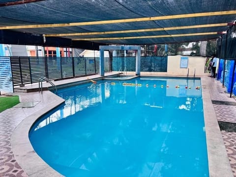 10 outdoor pools
