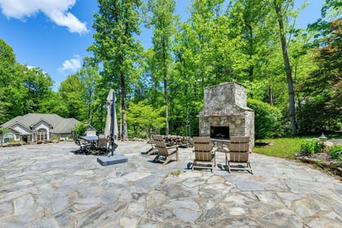 Waynesville Vacation Rental | 6BR | 5.5BA | 5,027 Sq Ft