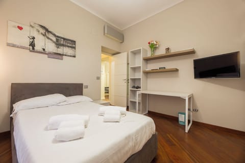 Apartment, 3 Bedrooms, 2 Bathrooms | Desk, laptop workspace, iron/ironing board, free WiFi