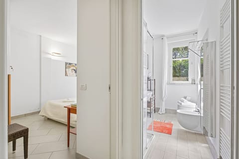 Family Apartment, 2 Bedrooms, Microwave (Maison Clélie with Garden - 200 M) | Bathroom
