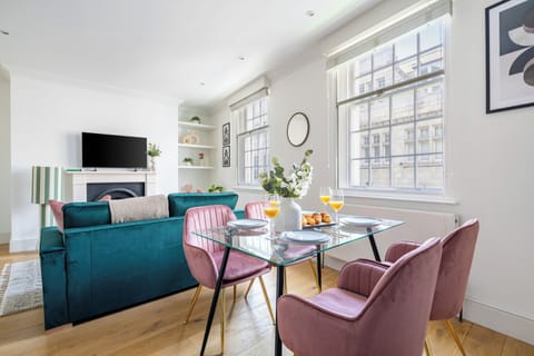 City Apartment, 1 Double Bed with Sofa bed, Non Smoking, City View | Dining