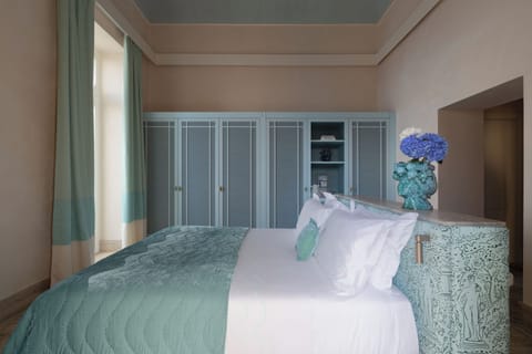 Deluxe Double Room, Sea View | Premium bedding, minibar, in-room safe, WiFi (free)