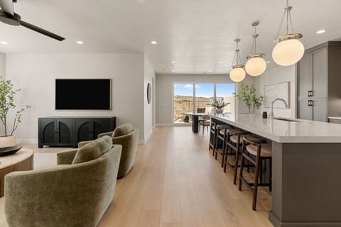 Townhome, 5 Bedrooms | Interior