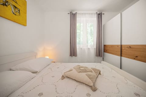 Standard House, 4 Bedrooms, Microwave (Istrian Villa Stella for 8: Pool &) | 4 bedrooms