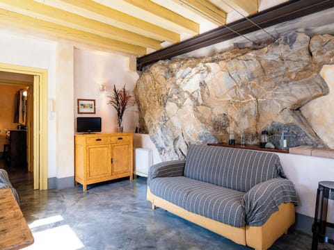 Furniture, Flooring, Floor, Interior Design, Ceiling, Room, Chair, Natural Material, Picture Frame, Living Room