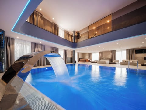 Sauna, hot tub, steam room, massages