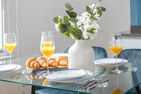 City Apartment, 1 Double Bed with Sofa bed, Non Smoking, City View | Dining