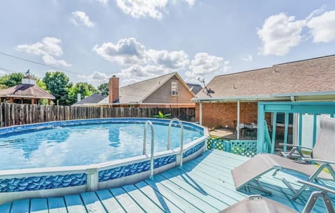 Above ground pool 