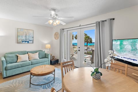 Condo, 1 Queen Bed with Sofa bed (Summerspell 207) | Living area