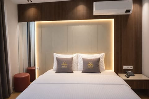Standard Double Room, Balcony | Minibar, in-room safe, desk, laptop workspace