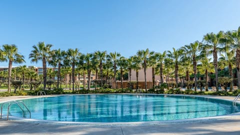 Lush, tranquil, resort-style pool surrounded by palm trees and peaceful green spaces
#ResortVibes #PoolsideLiving #AlgarveLife #Portugal #Albufeira