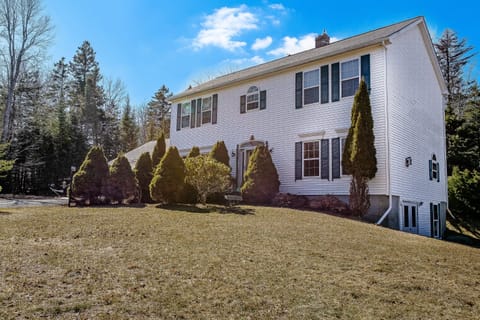 Enjoy the seclusion of Seven Peaks Ridge, featuring a large private yard bordered by mature trees. This spacious estate on Freeman Ridge offers plenty of room for group activities and outdoor relaxation on the quiet side of Mount Desert Island.