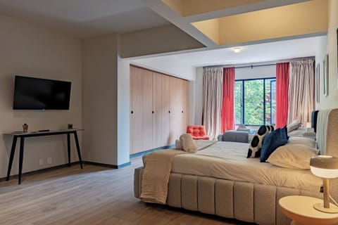 Family Apartment | Desk, laptop workspace, iron/ironing board, free WiFi