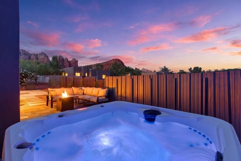 Relax in the hot tub while taking in spectacular views of Sedona’s iconic red rocks — Sugarloaf, Coffeepot, and Thunder Mountain.