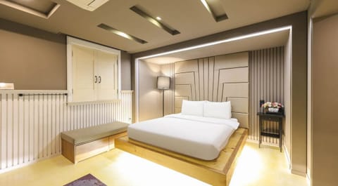 Basic Double Room, Mountain View | Desk, laptop workspace, free WiFi