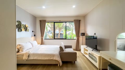 Deluxe Studio Suite, Garden View | Free WiFi