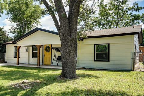 Weatherford Vacation Rental | 2BR | 2.5BA | 1,050 Sq Ft