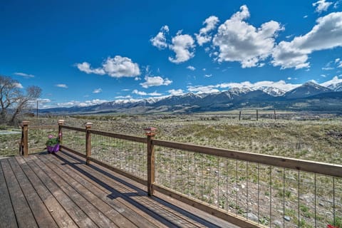 Livingston Vacation Rental | 5BR | 5BA | 3,350 Sq Ft