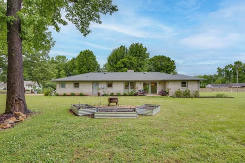 Florence Vacation Rental | 3BR | 3BA | 2,000 Sq Ft