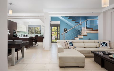 House | Living room | 55-inch Smart TV with satellite channels, fireplace