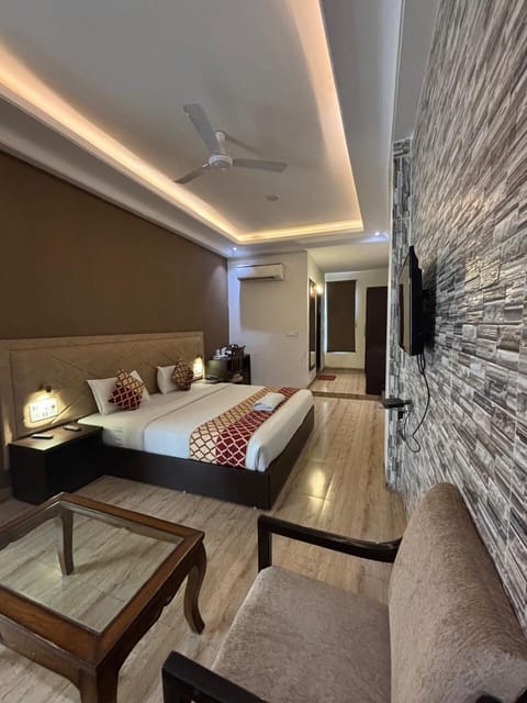 Superior Room | Egyptian cotton sheets, premium bedding, memory foam beds, desk