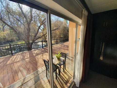 Standard Double Room, Balcony, Lake View | Dining