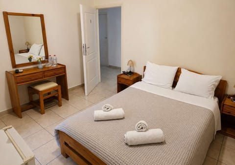 Bright Bedroom with a soft double bed, a Smart TV and modern air-conditioning, perfect for relaxing after a day out