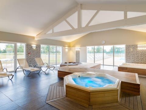 Apartment | Pool | Outdoor pool, a heated pool