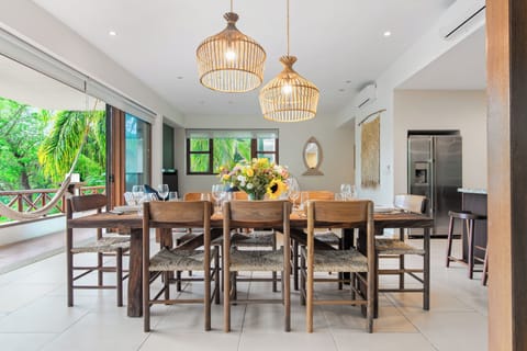 Luxury Apartment, 2 Bedrooms, Resort View | Dining
