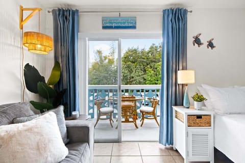 Apartment (1 Bedroom) | 1 bedroom, iron/ironing board, bed sheets