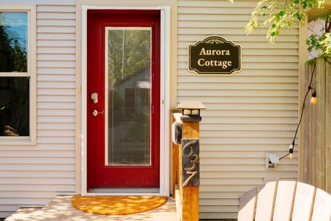 🚪✨ Chic and colorful private entrance welcomes you with charm and character. 🌿🏡