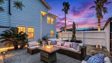 Step outside into your own private retreat, where open skies and thoughtfully designed spaces invite you to relax and unwind. From morning coffee to evening gatherings, this outdoor setting is made for effortless enjoyment.