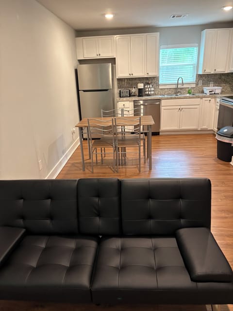 Cozy living room with a clear view to the kitchen 