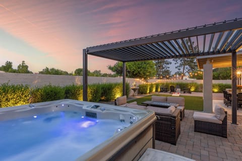 Private Hot Tub, Firepit, & Outdoor Seating