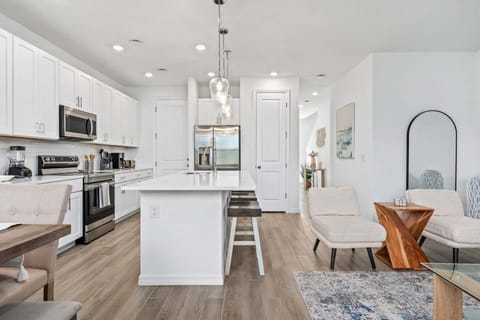 House, Multiple Beds, Pool Access, Garden View (EVE101-1042-3) | Interior