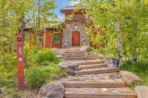 Welcome to Rock Creek Retreat — a mountain-modern Tamarack cottage with ski-in/ski-out access, private hot tub, and year-round adventure right outside your door.