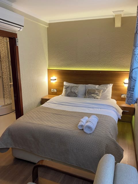 Standard Room, City View | Desk, laptop workspace, free WiFi