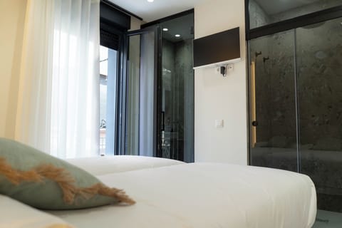 Comfort Twin Room, Balcony, City View | Desk, laptop workspace, free WiFi