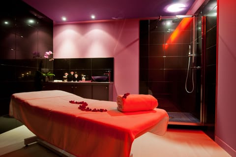 Couples treatment rooms, body treatments, body scrubs, facials