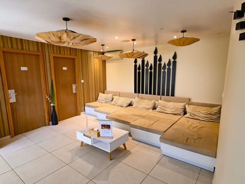 Sauna, hot tub, steam room, Turkish bath, body treatments, aromatherapy